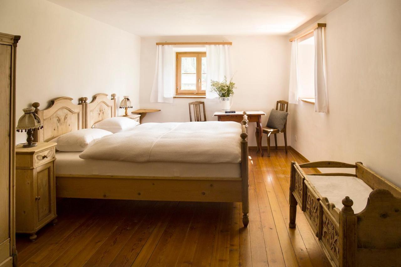 Hotel Chasa Chalavaina ミュスタイア 部屋 写真