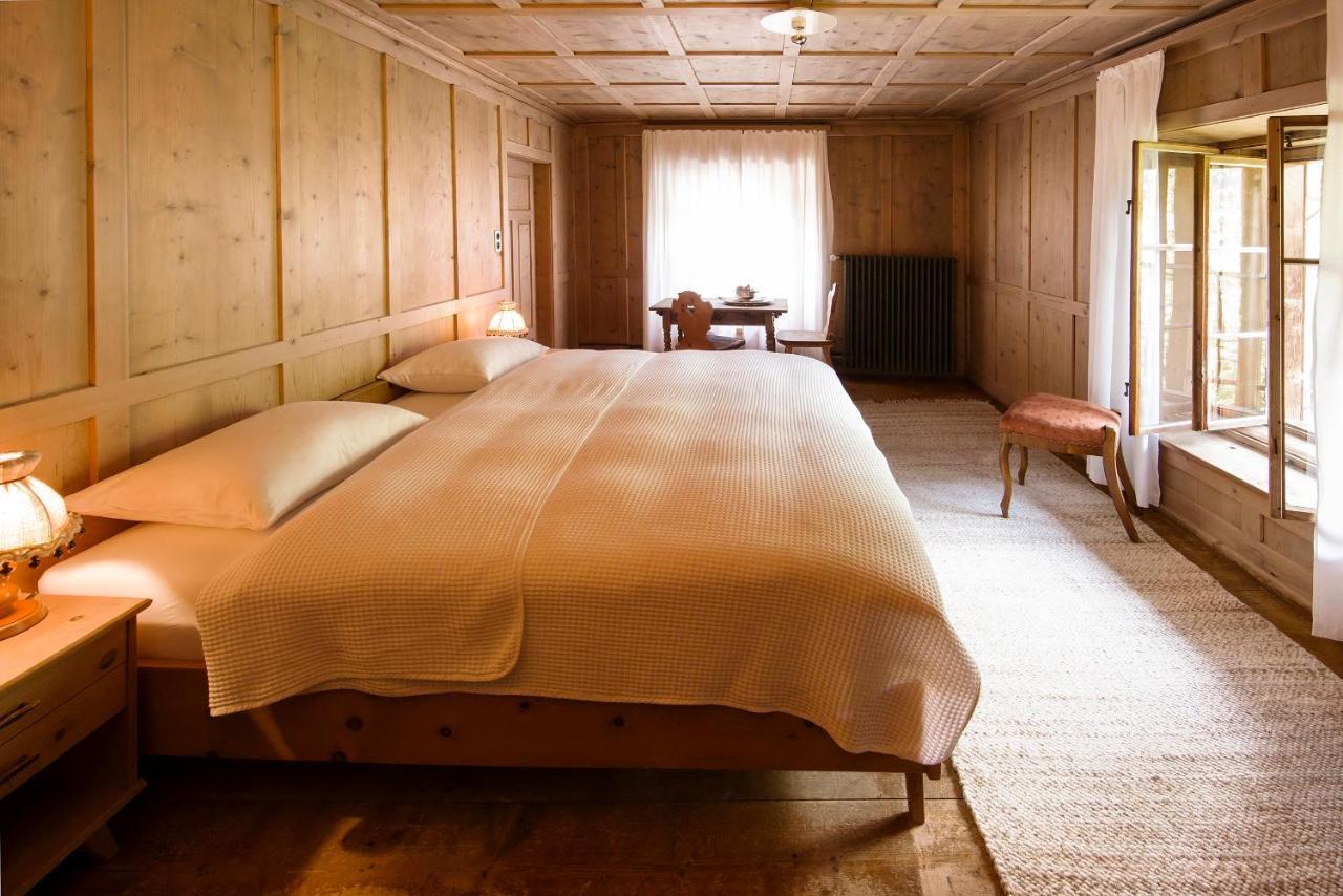 Hotel Chasa Chalavaina ミュスタイア 部屋 写真