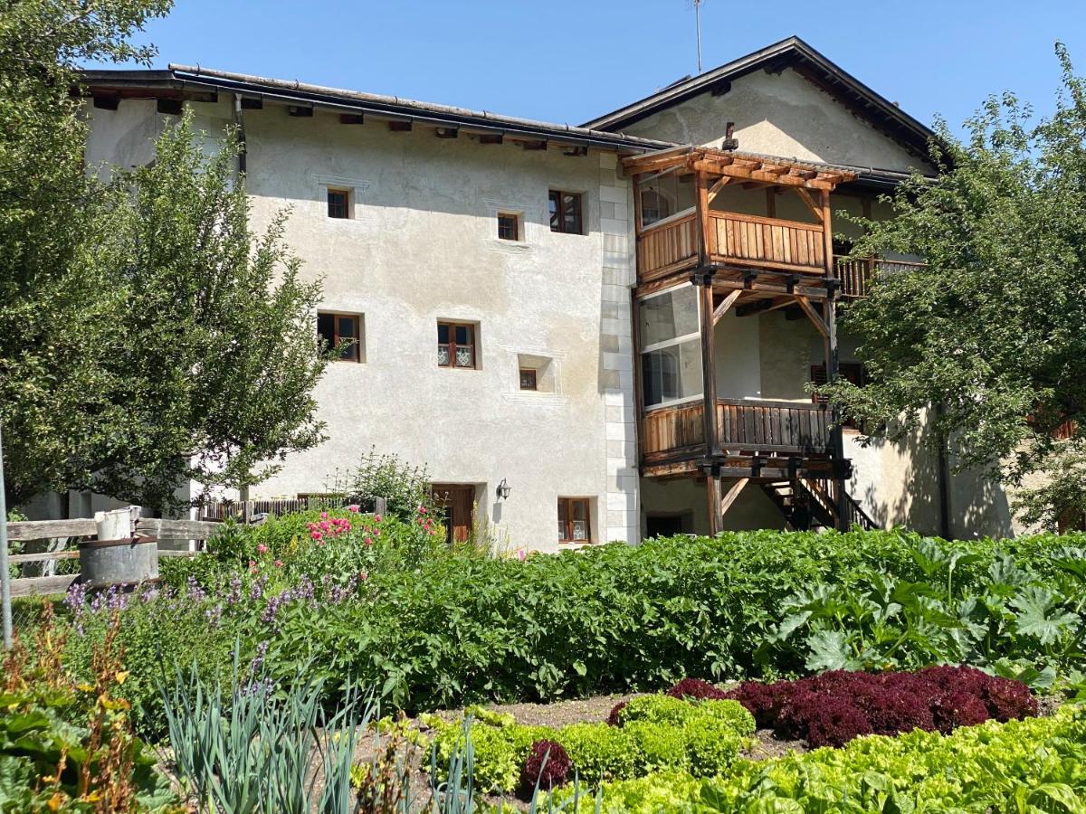 Hotel Chasa Chalavaina ミュスタイア エクステリア 写真