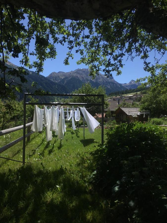 Hotel Chasa Chalavaina ミュスタイア エクステリア 写真