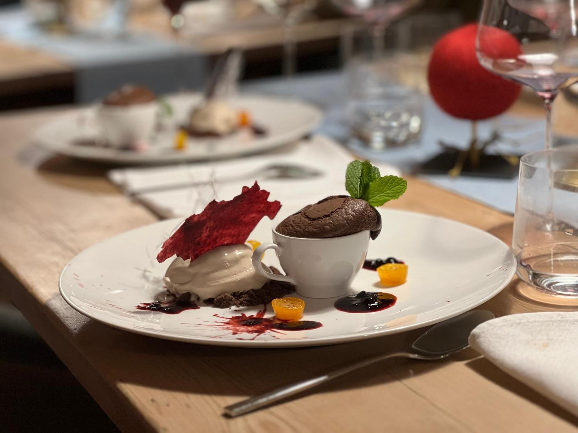 Hotel Chasa Chalavaina ミュスタイア エクステリア 写真