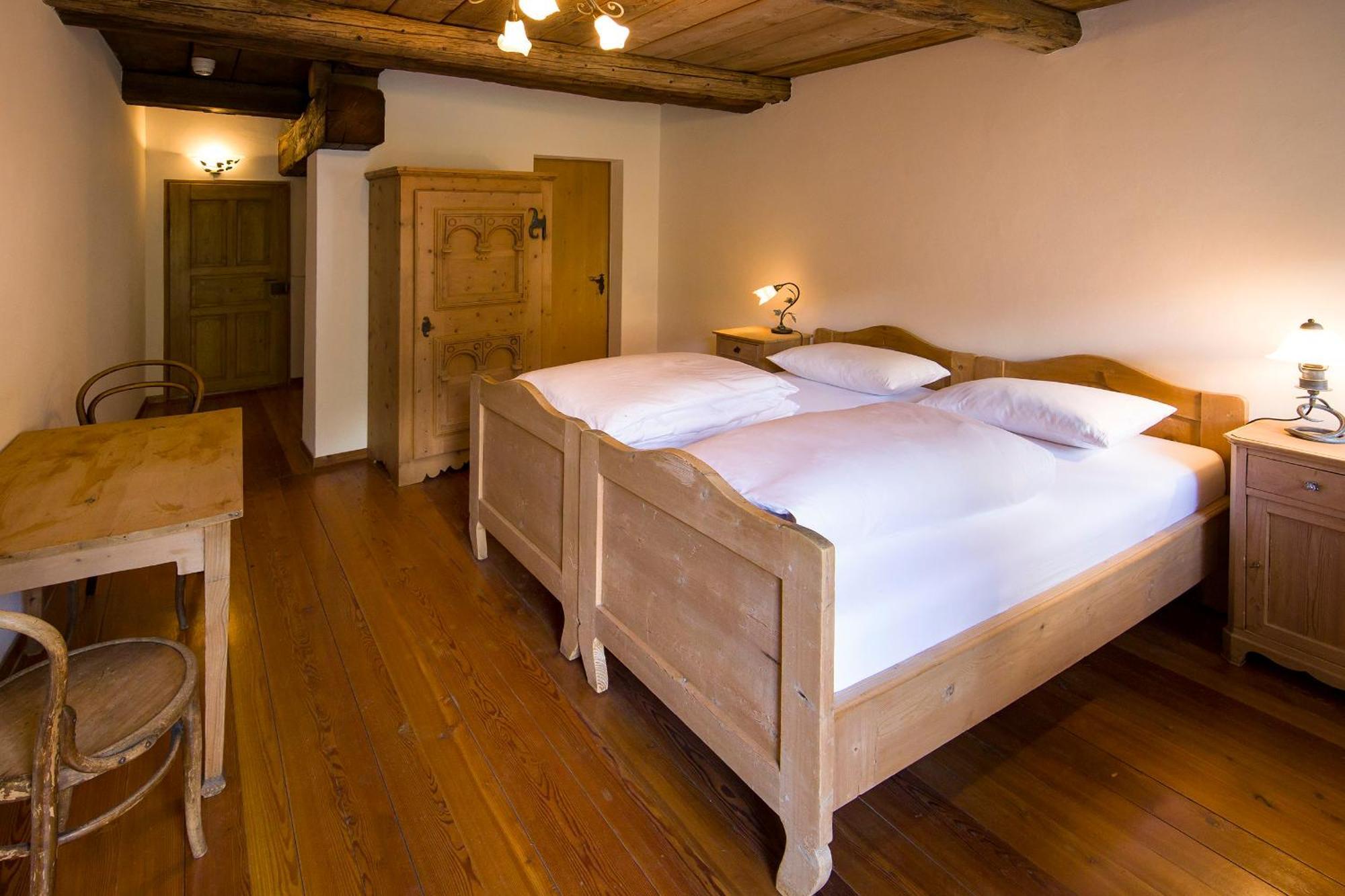 Hotel Chasa Chalavaina ミュスタイア 部屋 写真