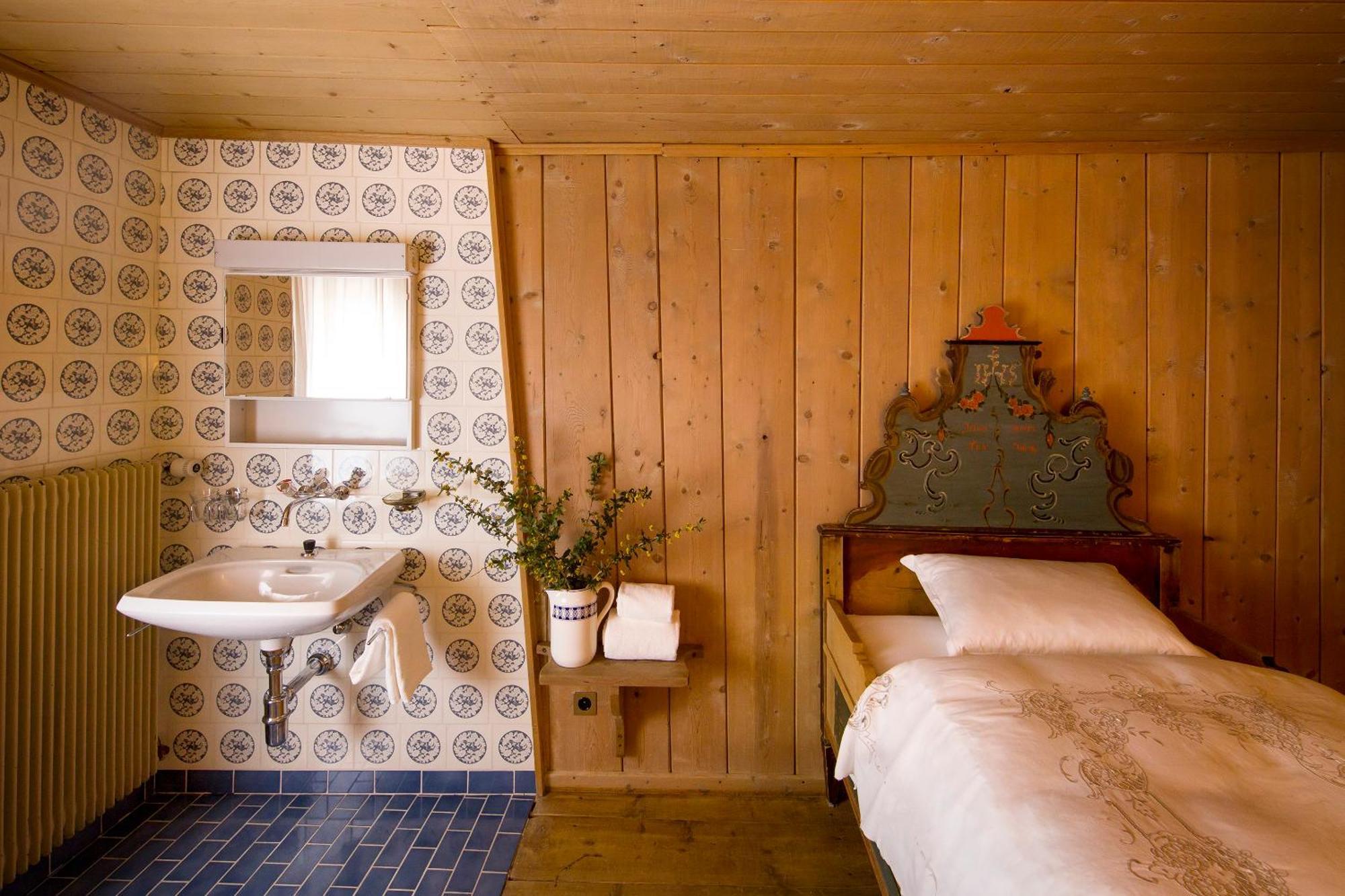 Hotel Chasa Chalavaina ミュスタイア 部屋 写真