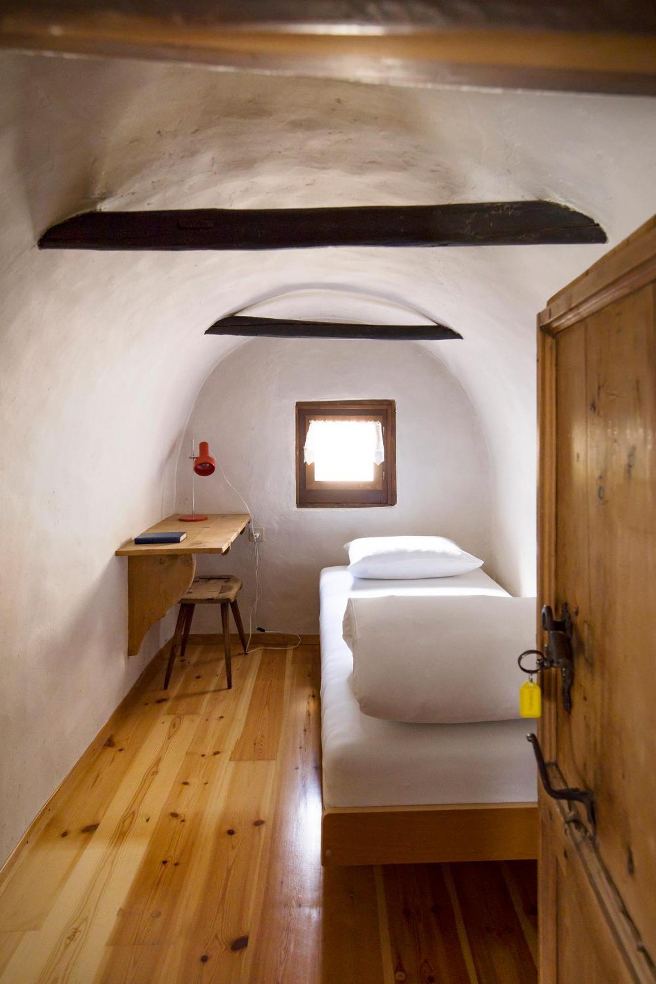 Hotel Chasa Chalavaina ミュスタイア 部屋 写真