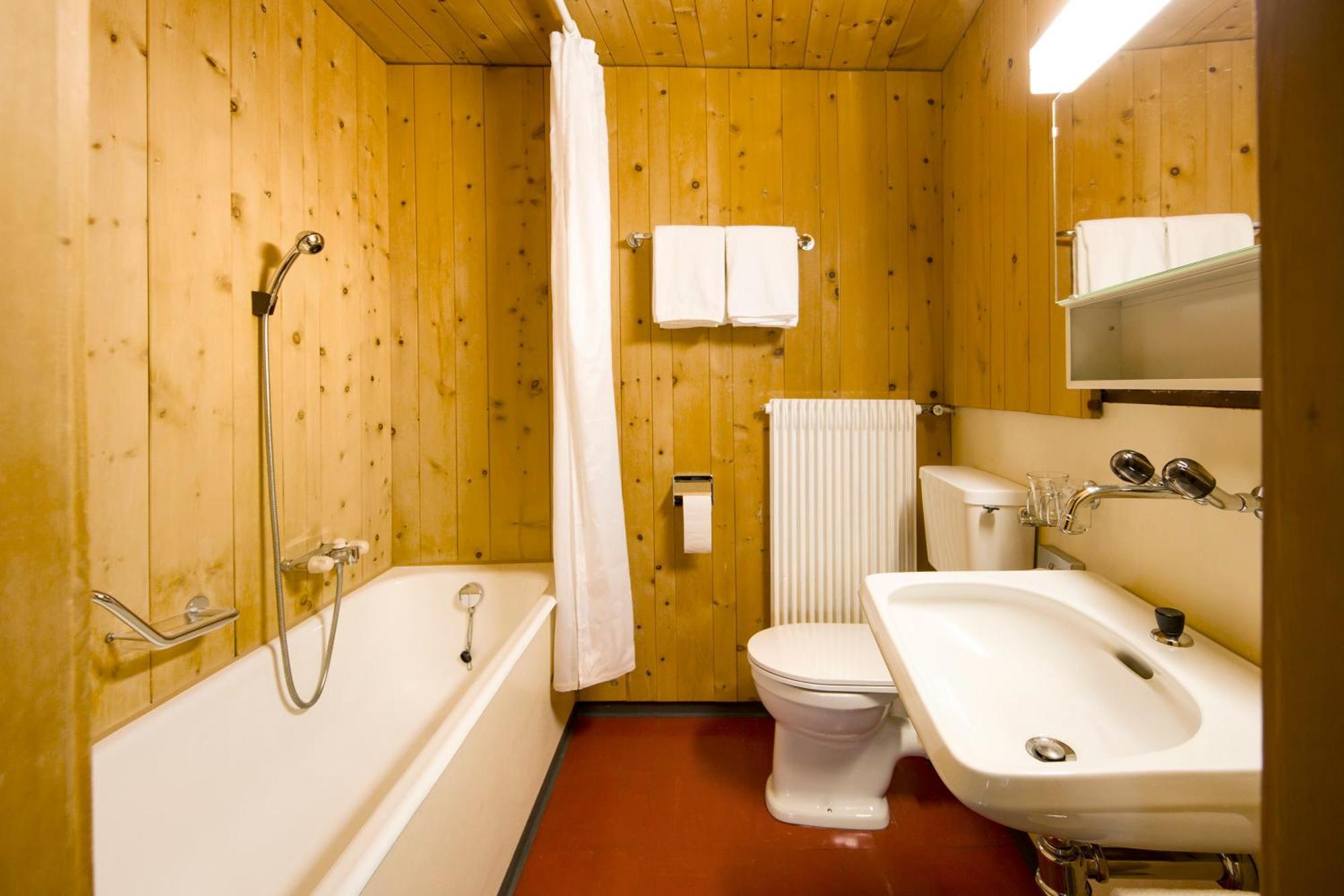Hotel Chasa Chalavaina ミュスタイア 部屋 写真