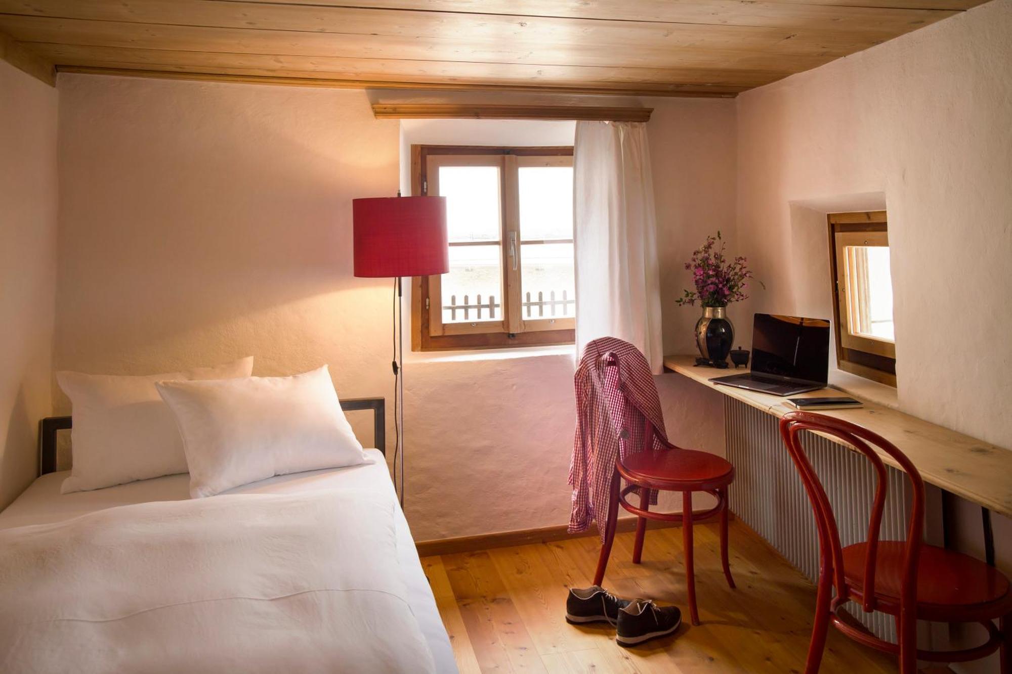 Hotel Chasa Chalavaina ミュスタイア 部屋 写真