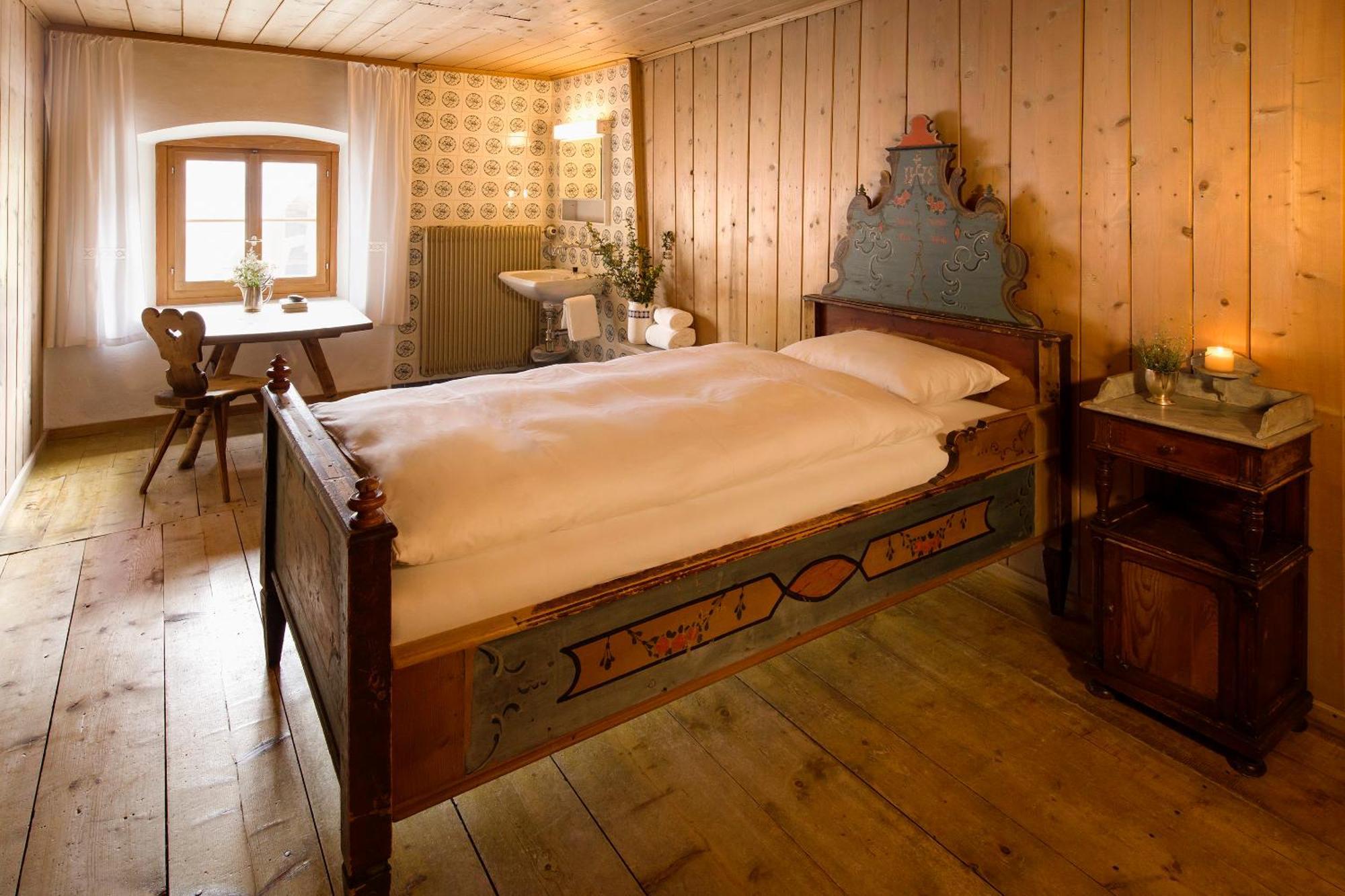 Hotel Chasa Chalavaina ミュスタイア 部屋 写真