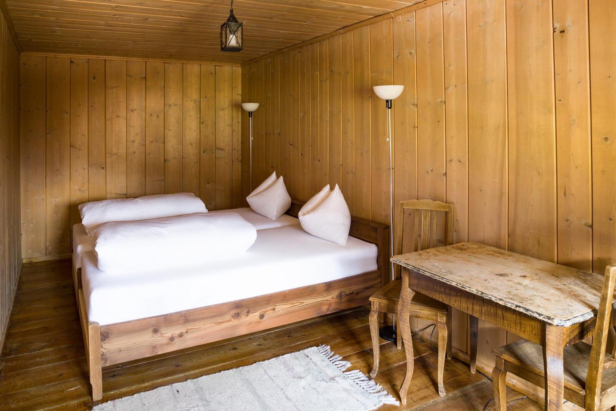 Hotel Chasa Chalavaina ミュスタイア 部屋 写真